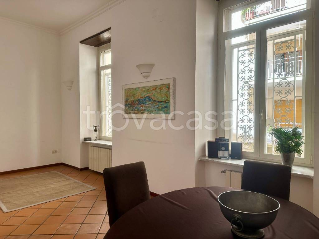 appartamento in vendita a Napoli in zona Chiaia