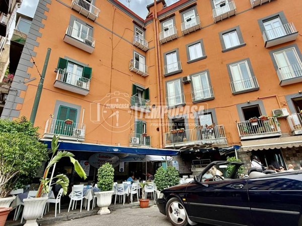 appartamento in vendita a Napoli in zona Chiaia
