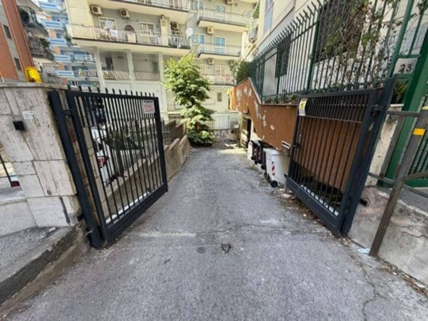 negozio in vendita a Napoli in zona Vomero