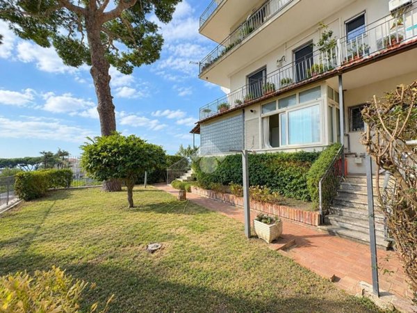 appartamento in vendita a Napoli in zona Posillipo
