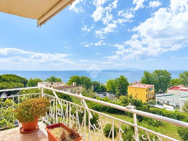 appartamento in vendita a Napoli in zona Posillipo