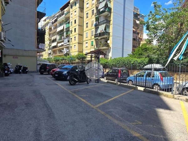 appartamento in vendita a Napoli in zona Bagnoli