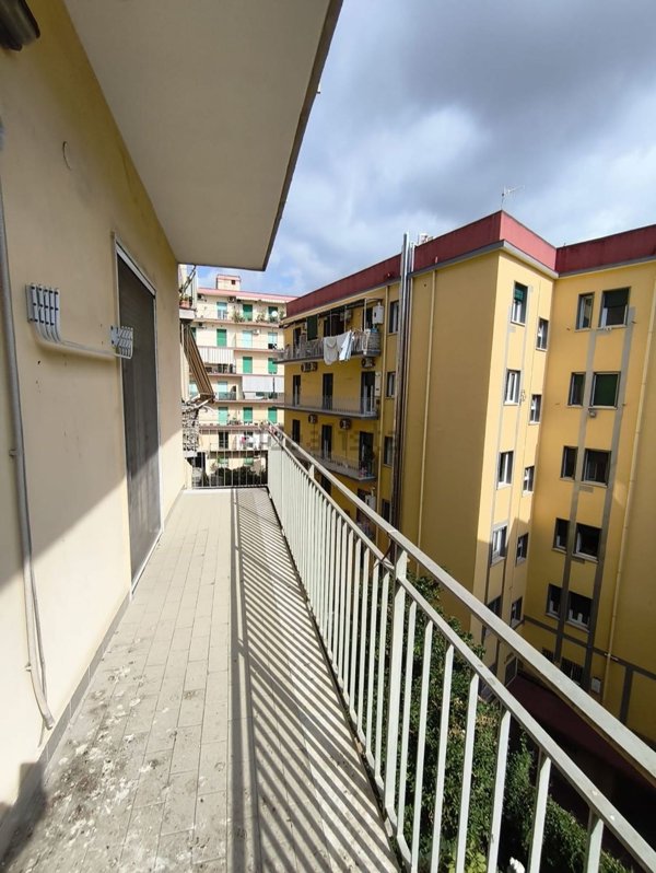 appartamento in vendita a Napoli in zona San Carlo all'Arena