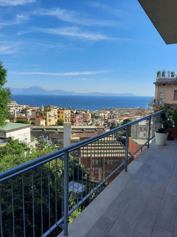 appartamento in vendita a Napoli in zona Chiaia