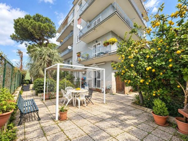 appartamento in vendita a Napoli in zona Posillipo