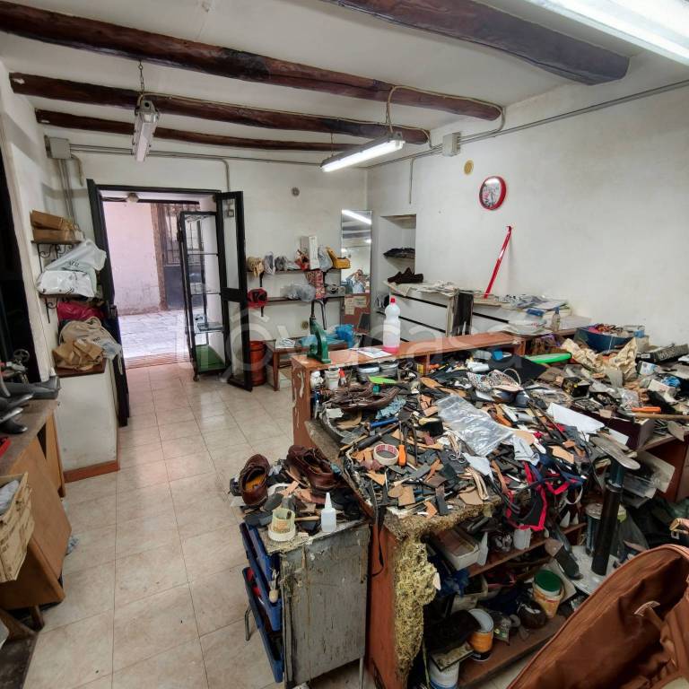 appartamento in vendita a Napoli in zona Chiaia