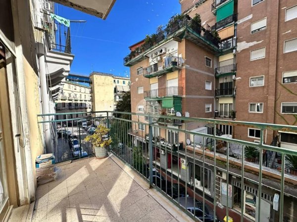 appartamento in vendita a Napoli in zona San Carlo all'Arena