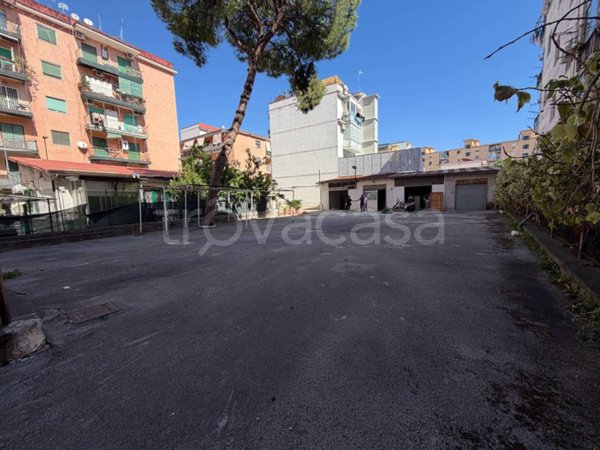 ufficio in vendita a Napoli in zona Soccavo