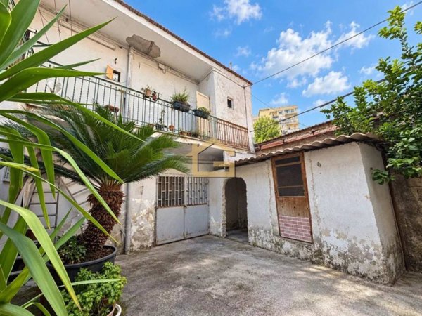 appartamento in vendita a Napoli in zona Piscinola