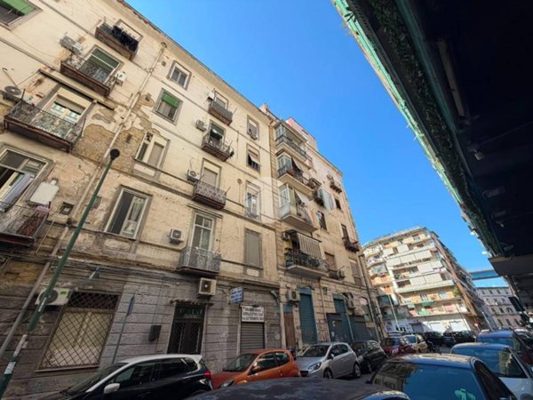 appartamento in vendita a Napoli in zona San Carlo all'Arena
