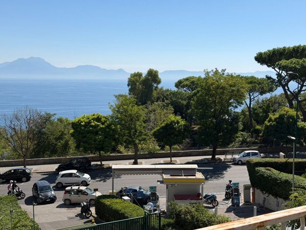 appartamento in vendita a Napoli in zona Posillipo
