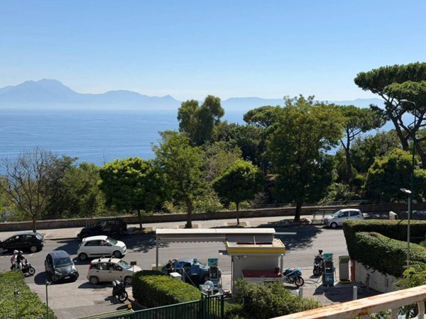 appartamento in vendita a Napoli in zona Posillipo
