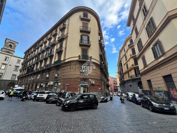 locale commerciale in vendita a Napoli in zona Pendino / San Giuseppe
