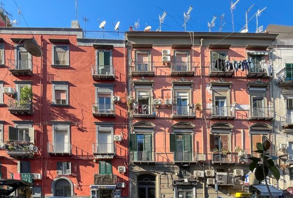 appartamento in vendita a Napoli in zona Chiaia