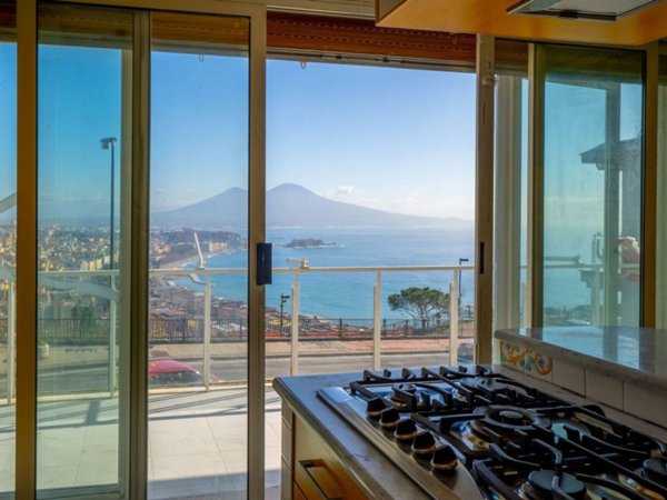 appartamento in vendita a Napoli in zona Posillipo