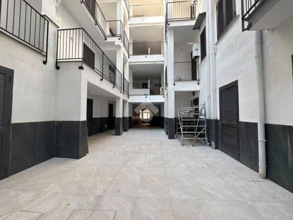 appartamento in vendita a Napoli in zona San Carlo all'Arena