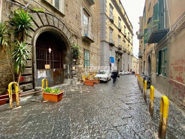 locale commerciale in vendita a Napoli in zona Stella