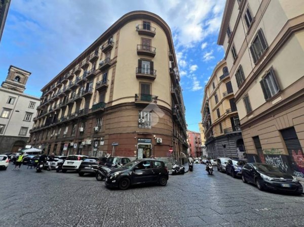 locale commerciale in vendita a Napoli in zona Pendino / San Giuseppe