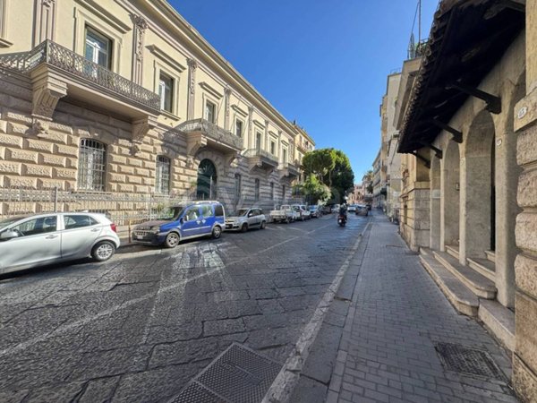 appartamento in vendita a Napoli in zona Chiaia
