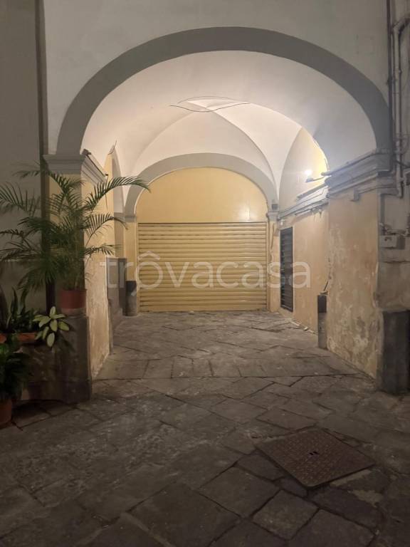 appartamento in vendita a Napoli in zona Chiaia