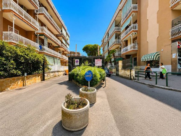 appartamento in vendita a Napoli in zona Pianura
