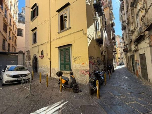 appartamento in vendita a Napoli in zona Stella
