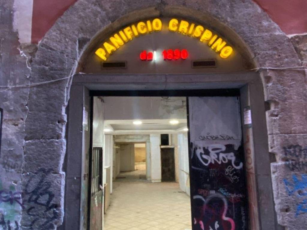 locale commerciale in vendita a Napoli in zona Centro Antico