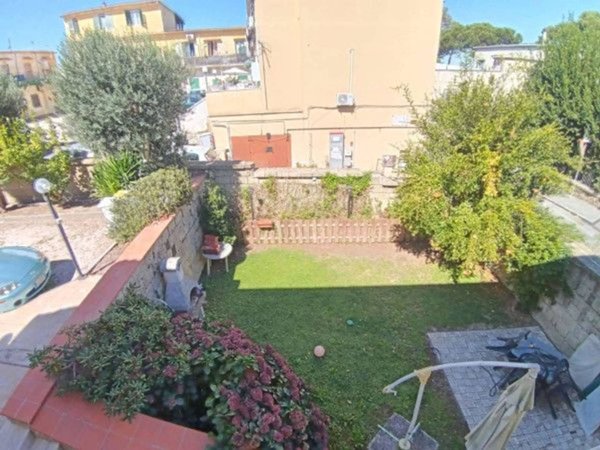 casa indipendente in vendita a Napoli in zona Stella