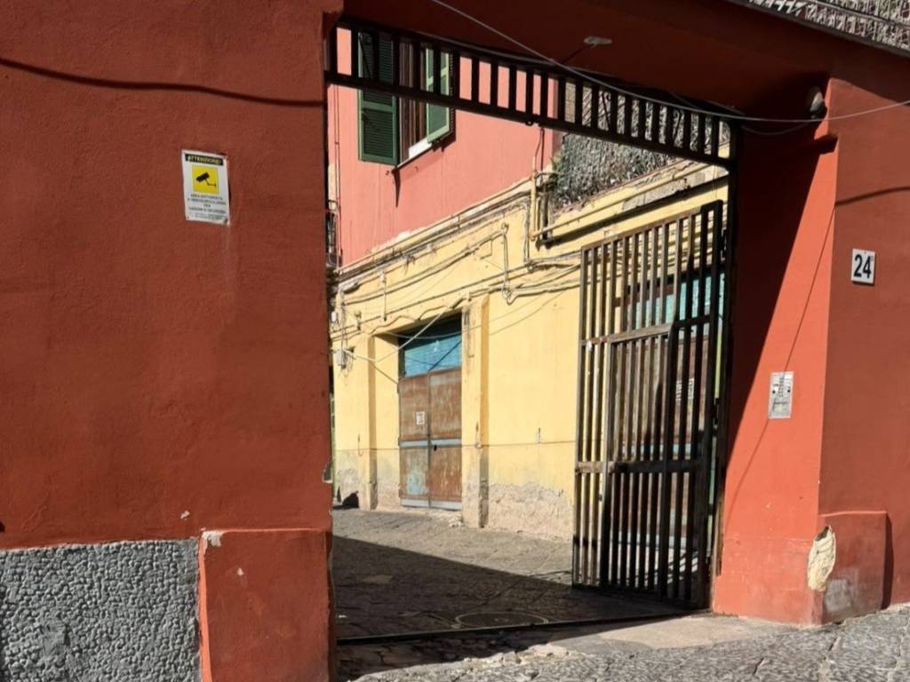 appartamento in vendita a Napoli in zona Stella