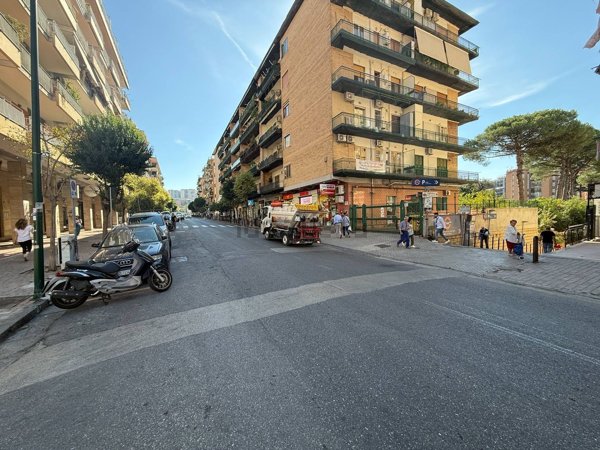 negozio in vendita a Napoli in zona Soccavo