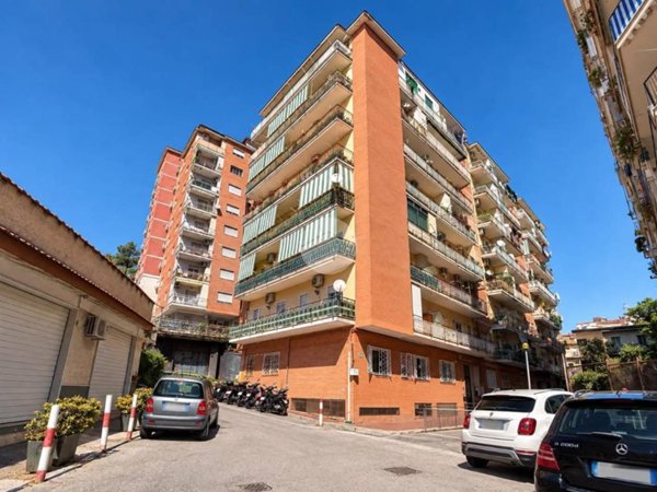 appartamento in vendita a Napoli in zona Bagnoli