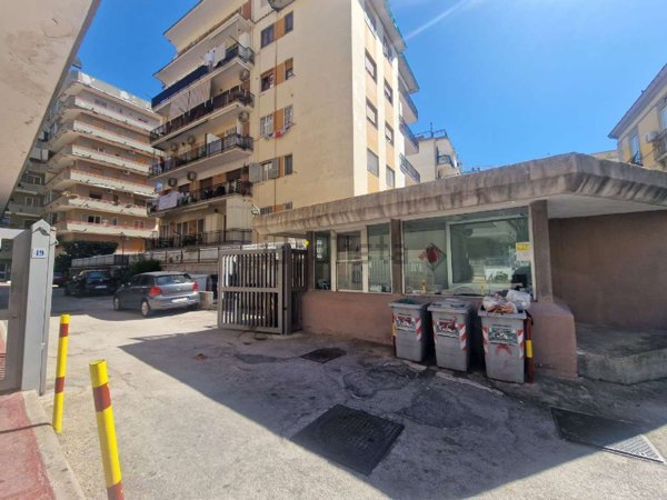 appartamento in vendita a Napoli in zona Arenella