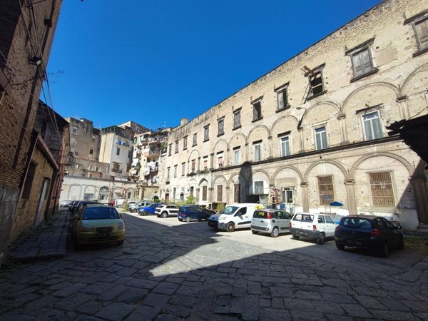 appartamento in vendita a Napoli in zona San Lorenzo