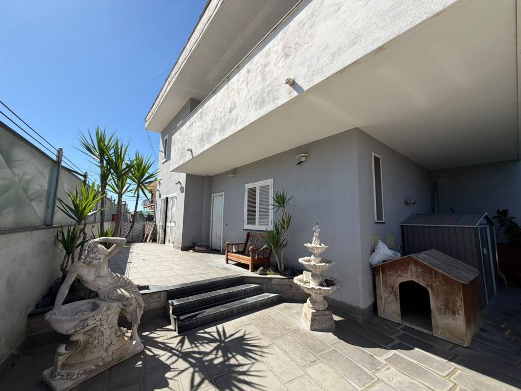 casa indipendente in vendita a Napoli in zona Ponticelli