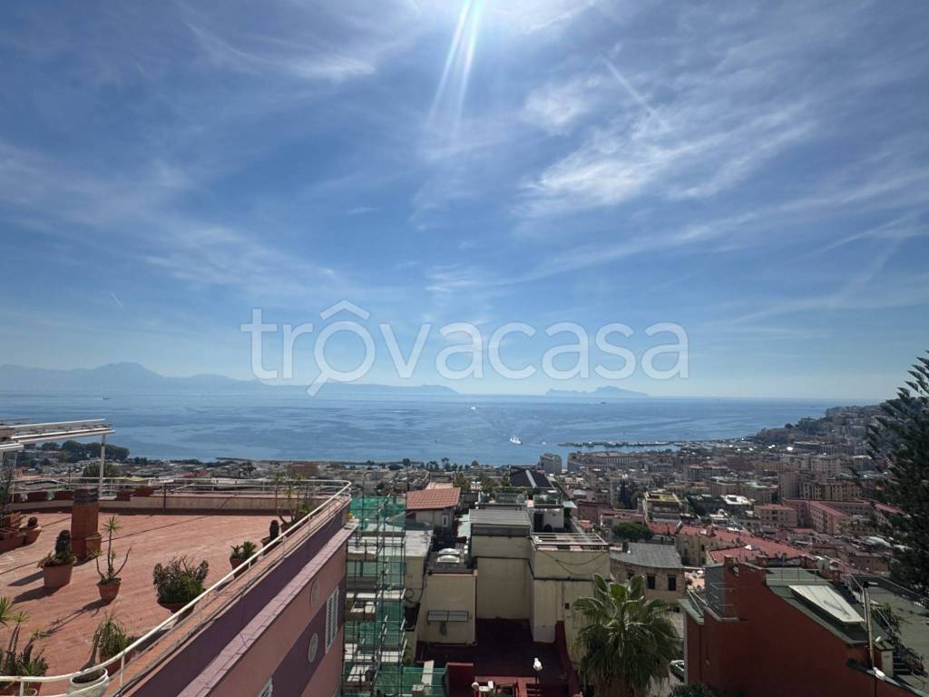 appartamento in vendita a Napoli in zona Chiaia