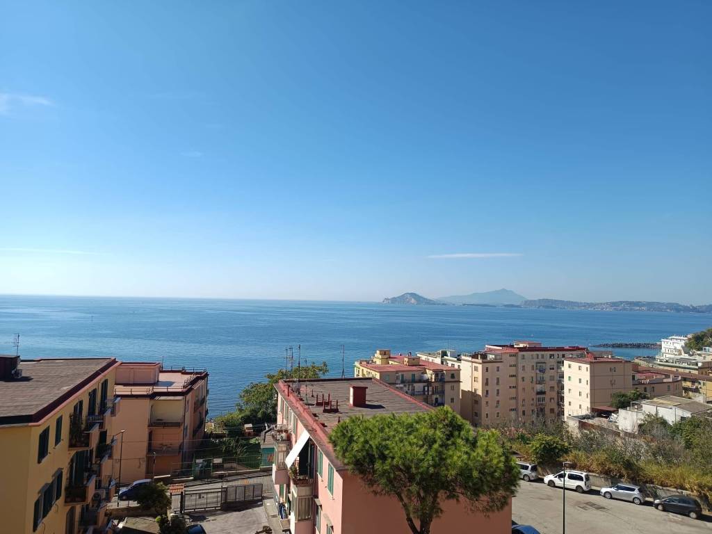 appartamento in vendita a Napoli in zona Bagnoli