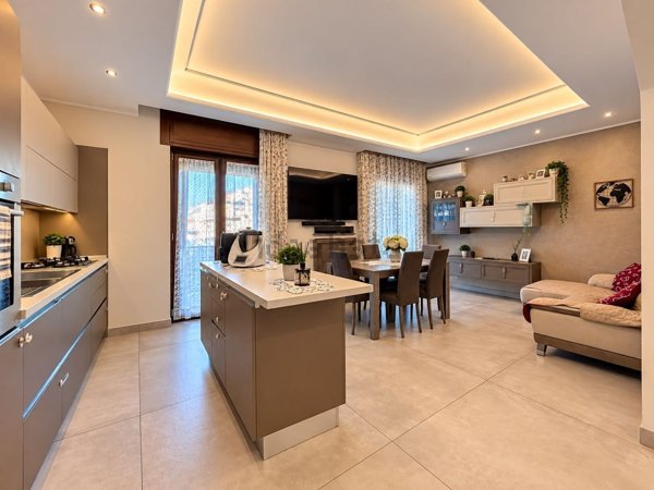 appartamento in vendita a Napoli in zona Pianura