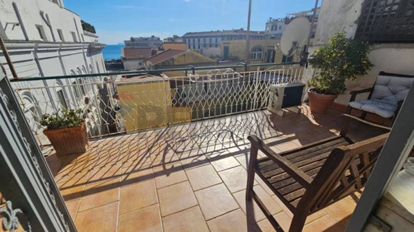 appartamento in vendita a Napoli in zona Chiaia
