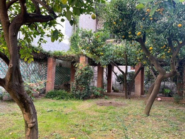 appartamento in vendita a Napoli in zona Stella