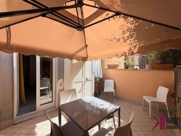appartamento in vendita a Napoli in zona Chiaia