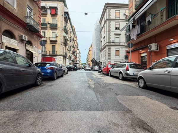 locale commerciale in vendita a Napoli