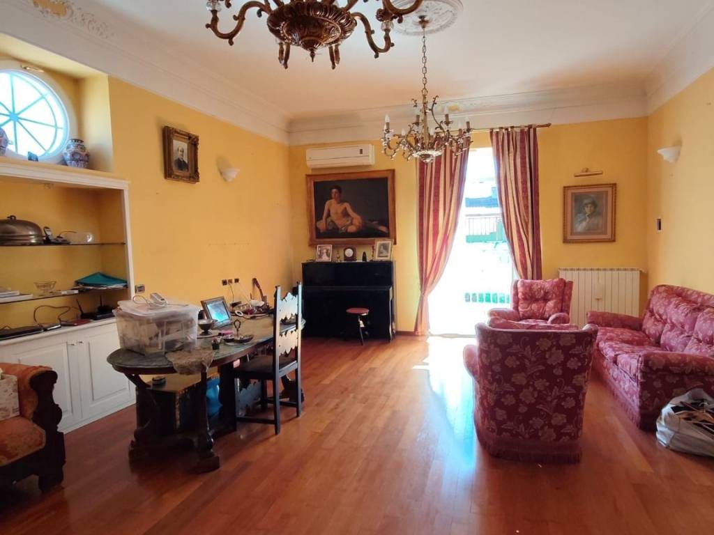 appartamento in vendita a Napoli in zona San Lorenzo