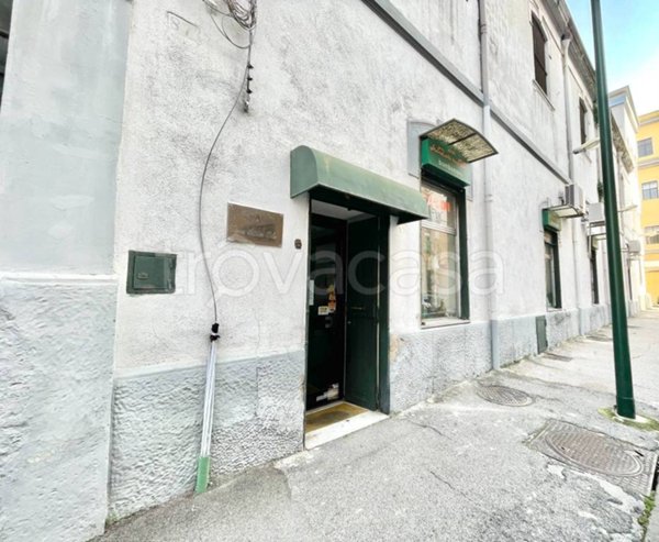 locale commerciale in vendita a Napoli in zona Vicaria