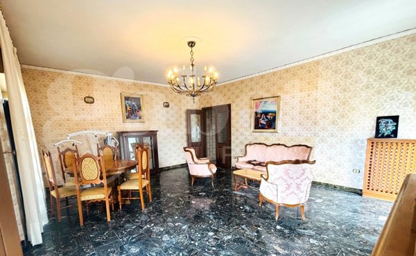 appartamento in vendita a Napoli in zona San Carlo all'Arena