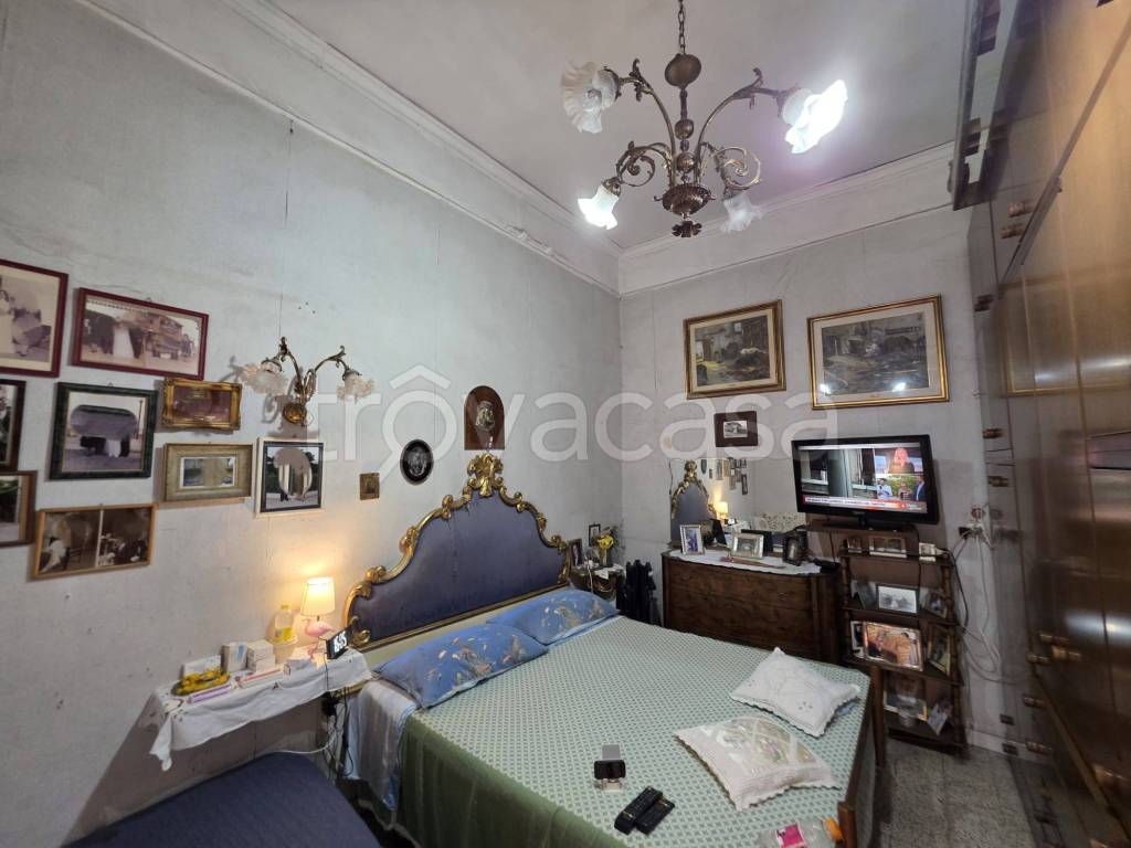 appartamento in vendita a Napoli in zona Chiaia