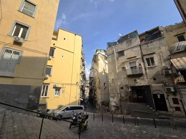 appartamento in vendita a Napoli in zona Montecalvario
