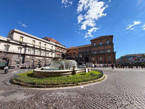 appartamento in vendita a Napoli in zona San Ferdinando