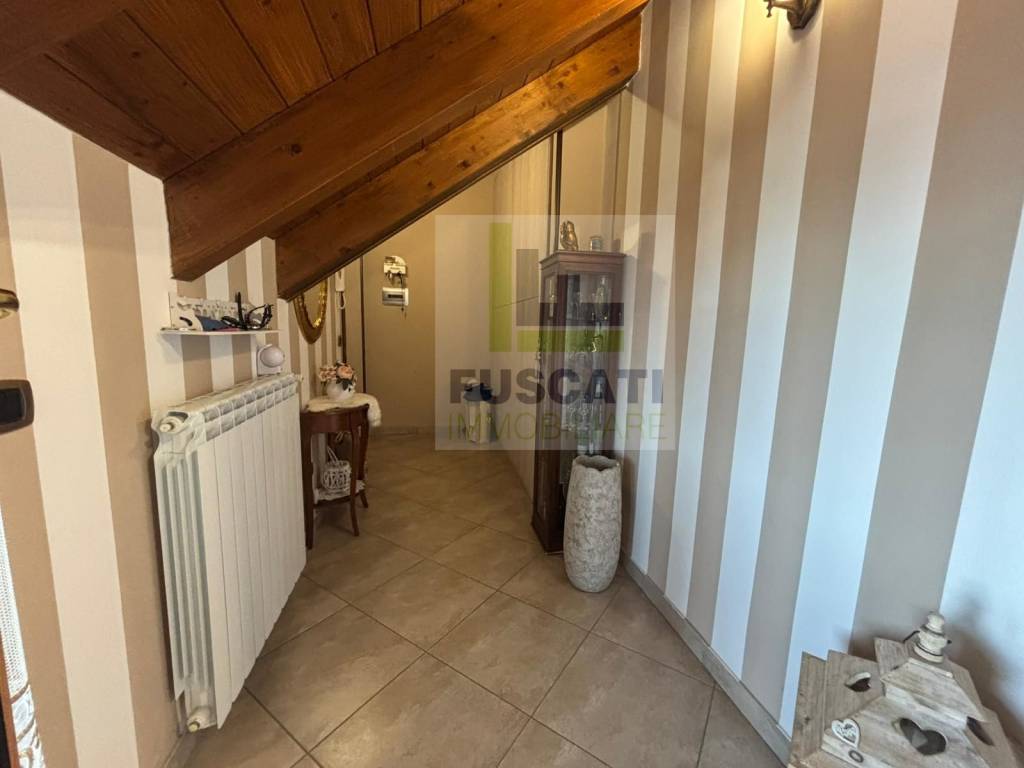 appartamento in vendita a Napoli in zona Chiaia