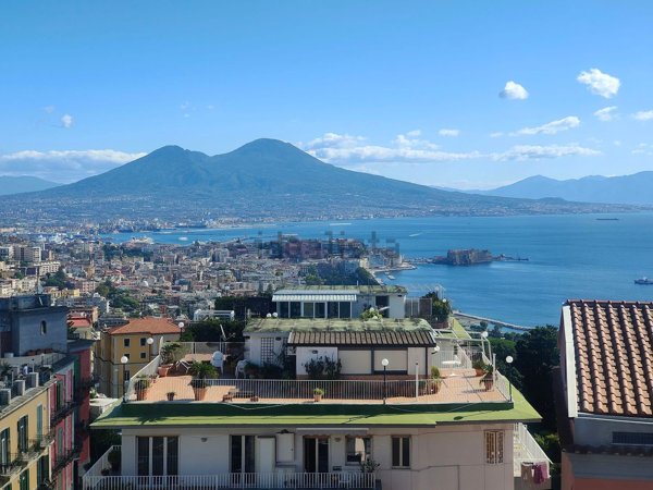 appartamento in vendita a Napoli in zona Chiaia