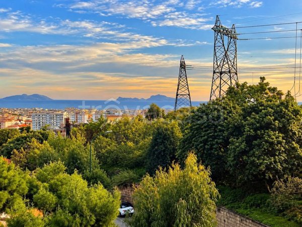 appartamento in vendita a Napoli in zona Arenella